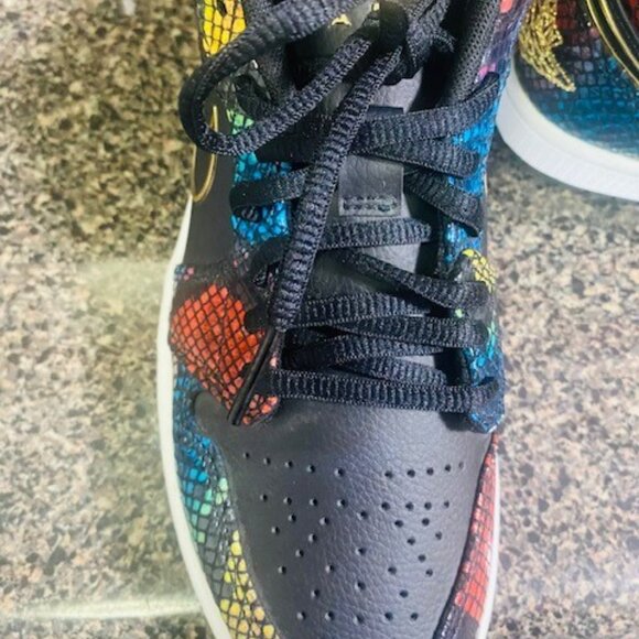 low top jordans - Picture 3 of 5